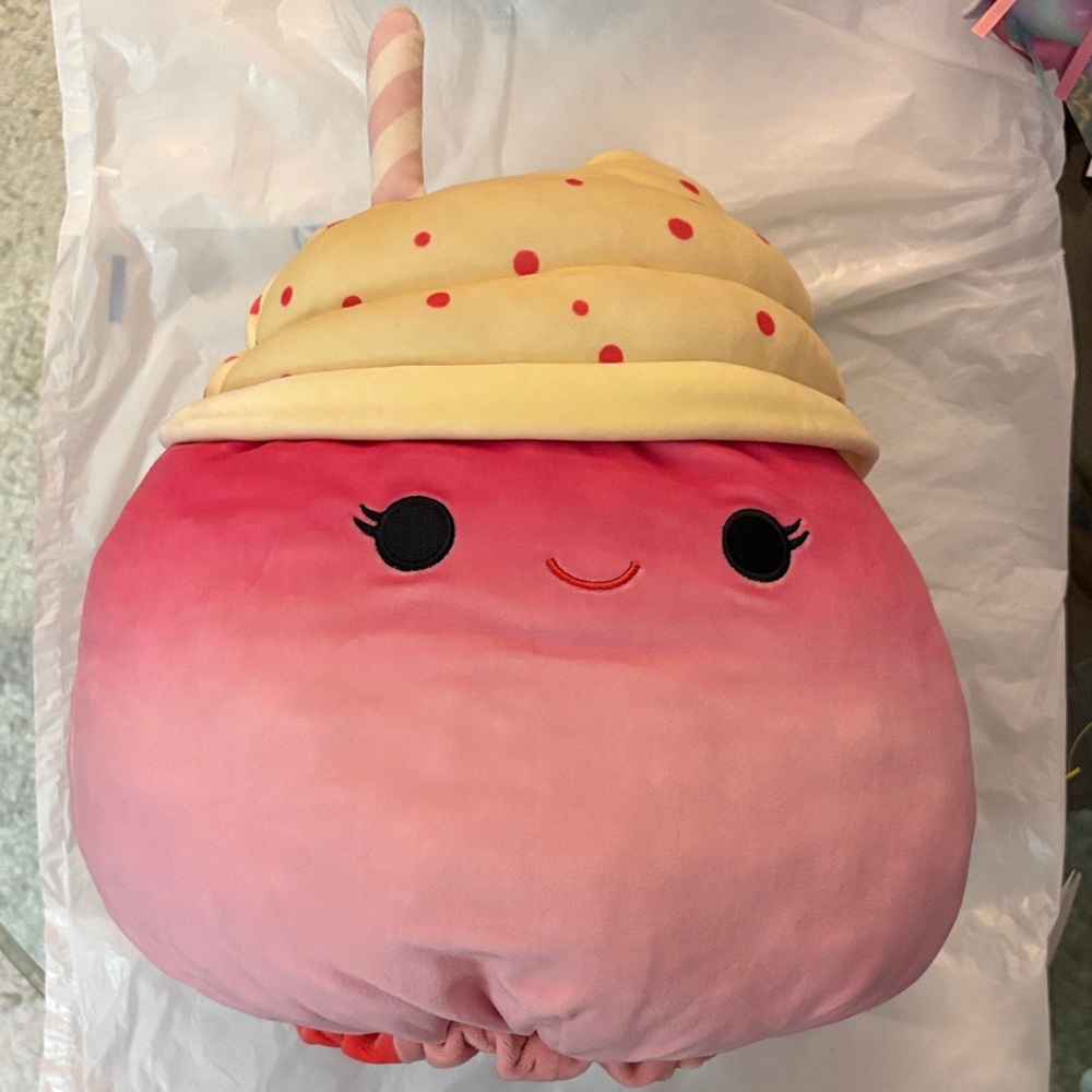 Flip A Mallows made by Squishmallows. Cupcake turns into a strawberry 12x12”